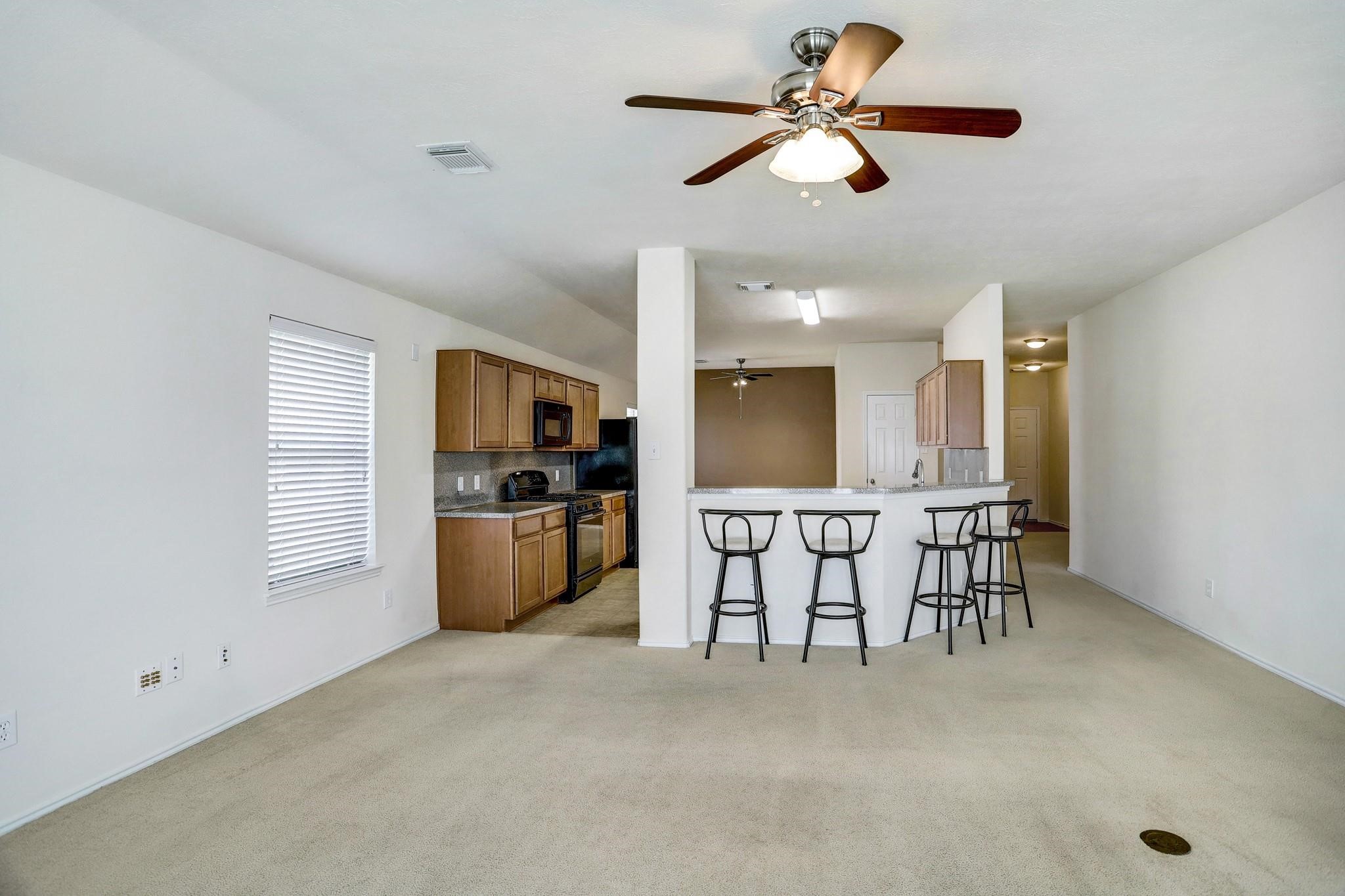 135 Rustic Colony Lane Dickinson, TX 77539 - Photo 4 of 6 Gallery Image 4