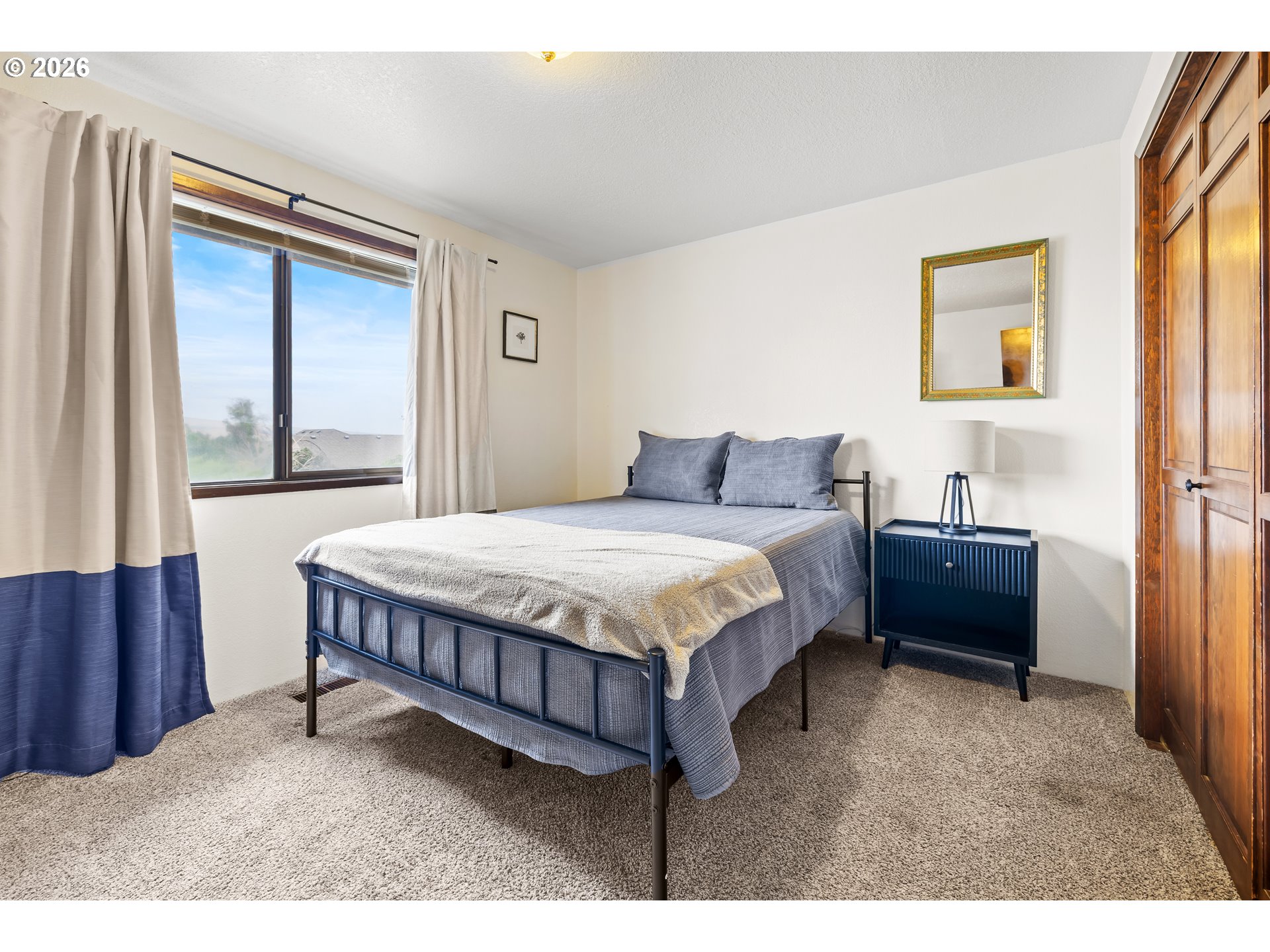 414 Monroe Street Umatilla, OR 97882 - Photo 17 of 19 a spacious bedroom with a bed and a dresser