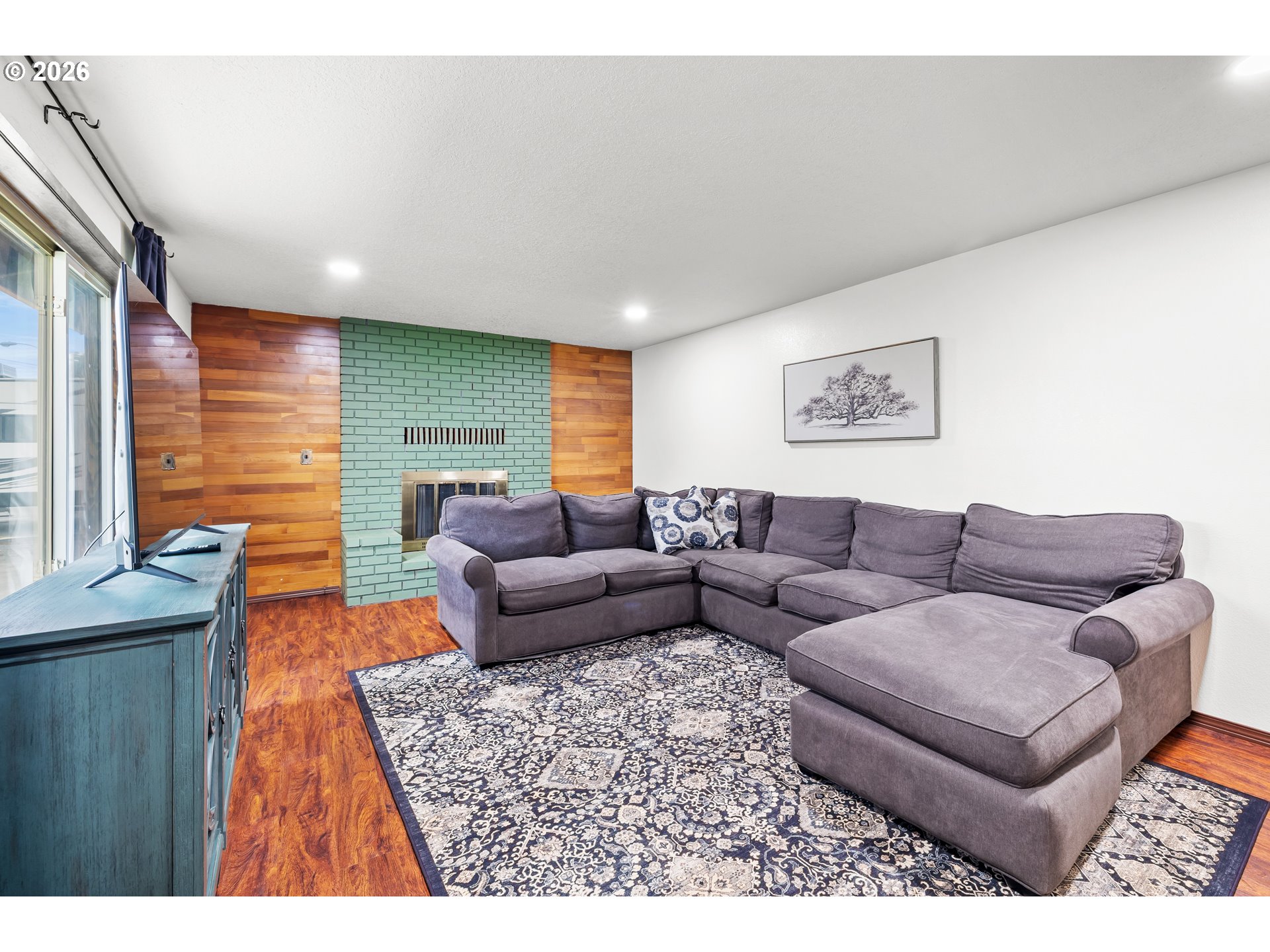 414 Monroe Street Umatilla, OR 97882 - Photo 3 of 19 a living room with furniture and a couch