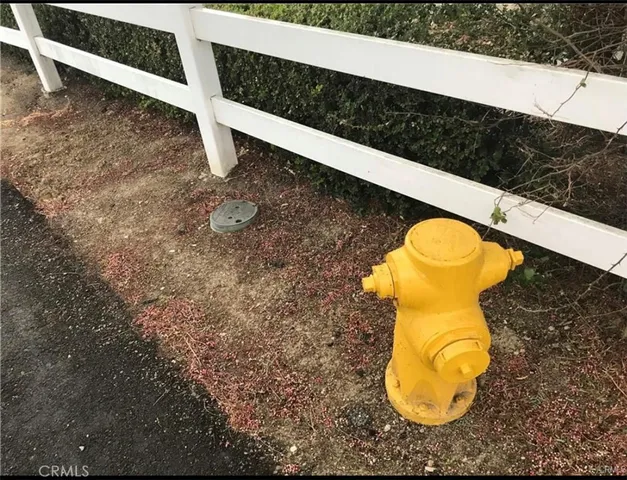 a view of a bench sitting in backyard