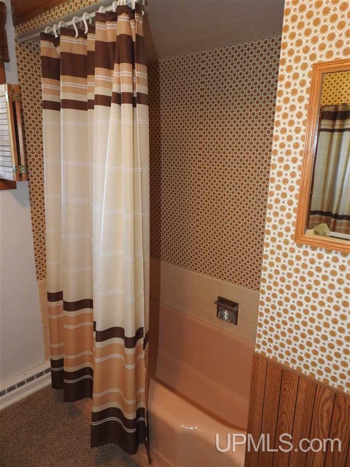 917 Roosevelt Road Niagara, WI 54151 - Photo 17 of 33 Gallery Image 17