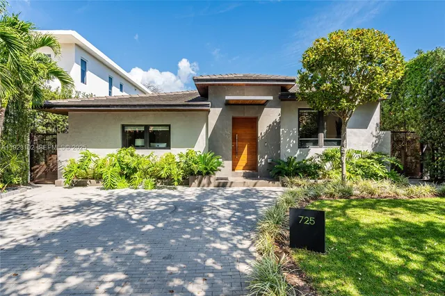 $22,000 | 725 West 49th Street, Miami Beach, FL 33140