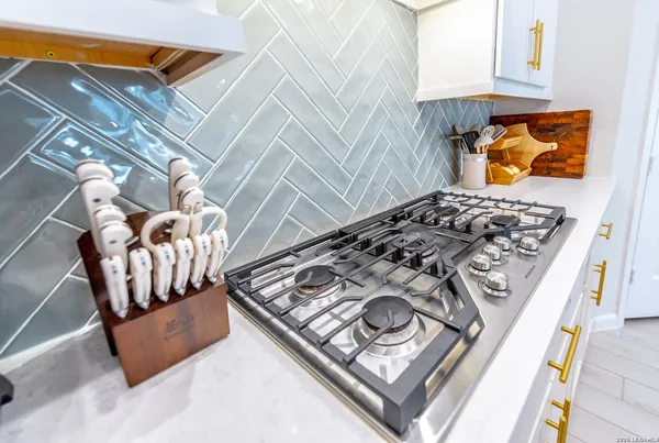 $2,650 | 14336 Apache Wells, San Antonio, TX 78254