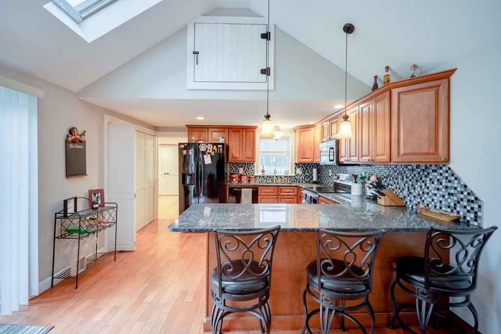 1 Mashapaug Road Holland, MA 01521 - Photo 7 of 36