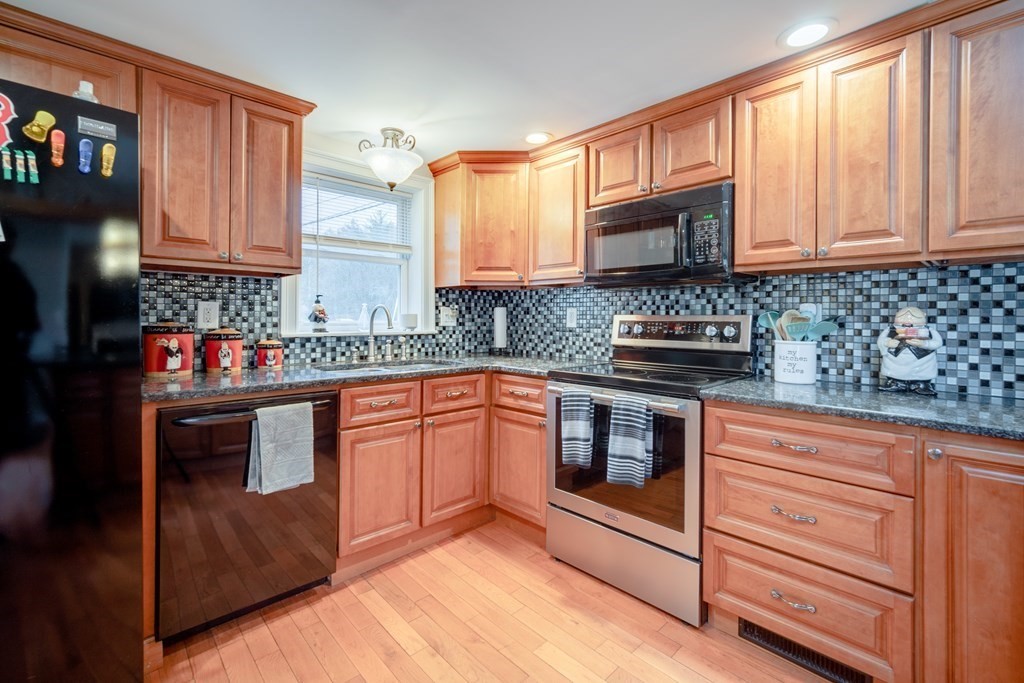 1 Mashapaug Road Holland, MA 01521 - Photo 9 of 36