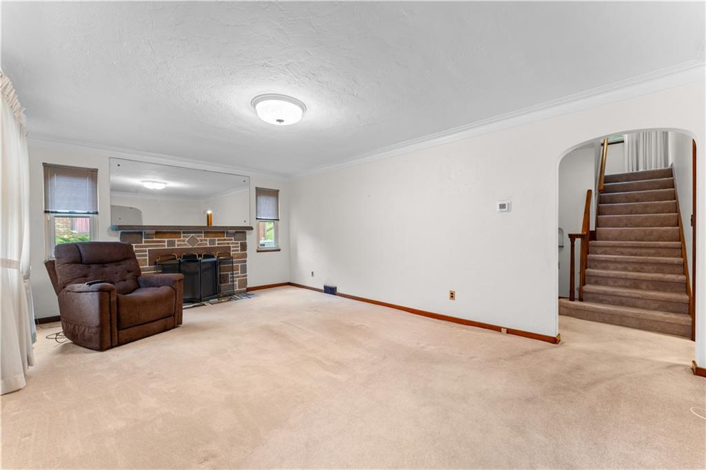248 Glass Run Road Pittsburgh, PA 15207 - Photo 5 of 38 Spacious livingroom