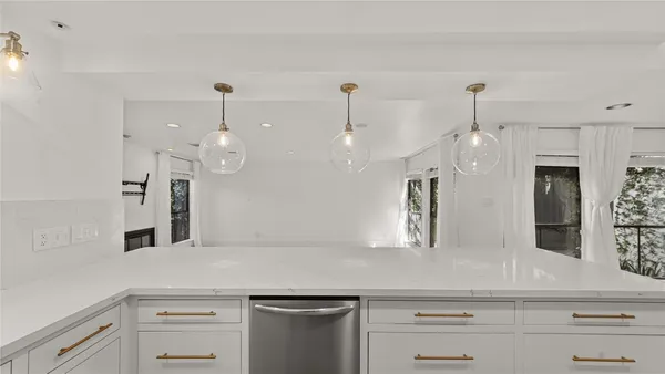 $2,800 | 1914 Augusta Drive, Unit 16, Houston, TX 77057