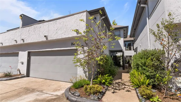 $2,800 | 1914 Augusta Drive, Unit 16, Houston, TX 77057