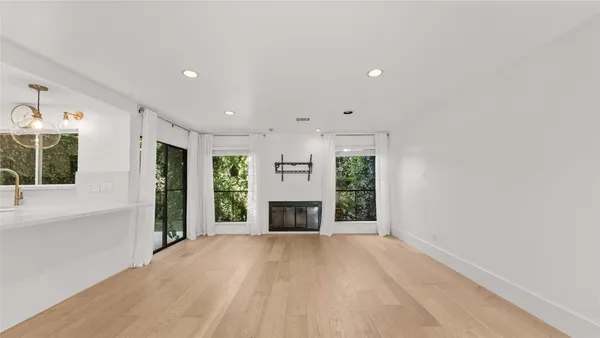 $2,800 | 1914 Augusta Drive, Unit 16, Houston, TX 77057