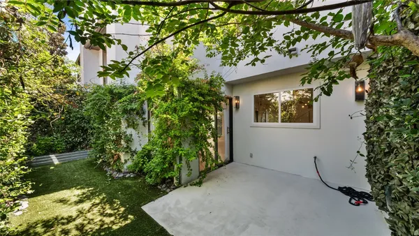 $2,800 | 1914 Augusta Drive, Unit 16, Houston, TX 77057