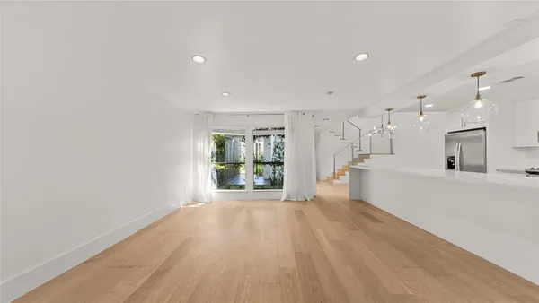 $2,800 | 1914 Augusta Drive, Unit 16, Houston, TX 77057