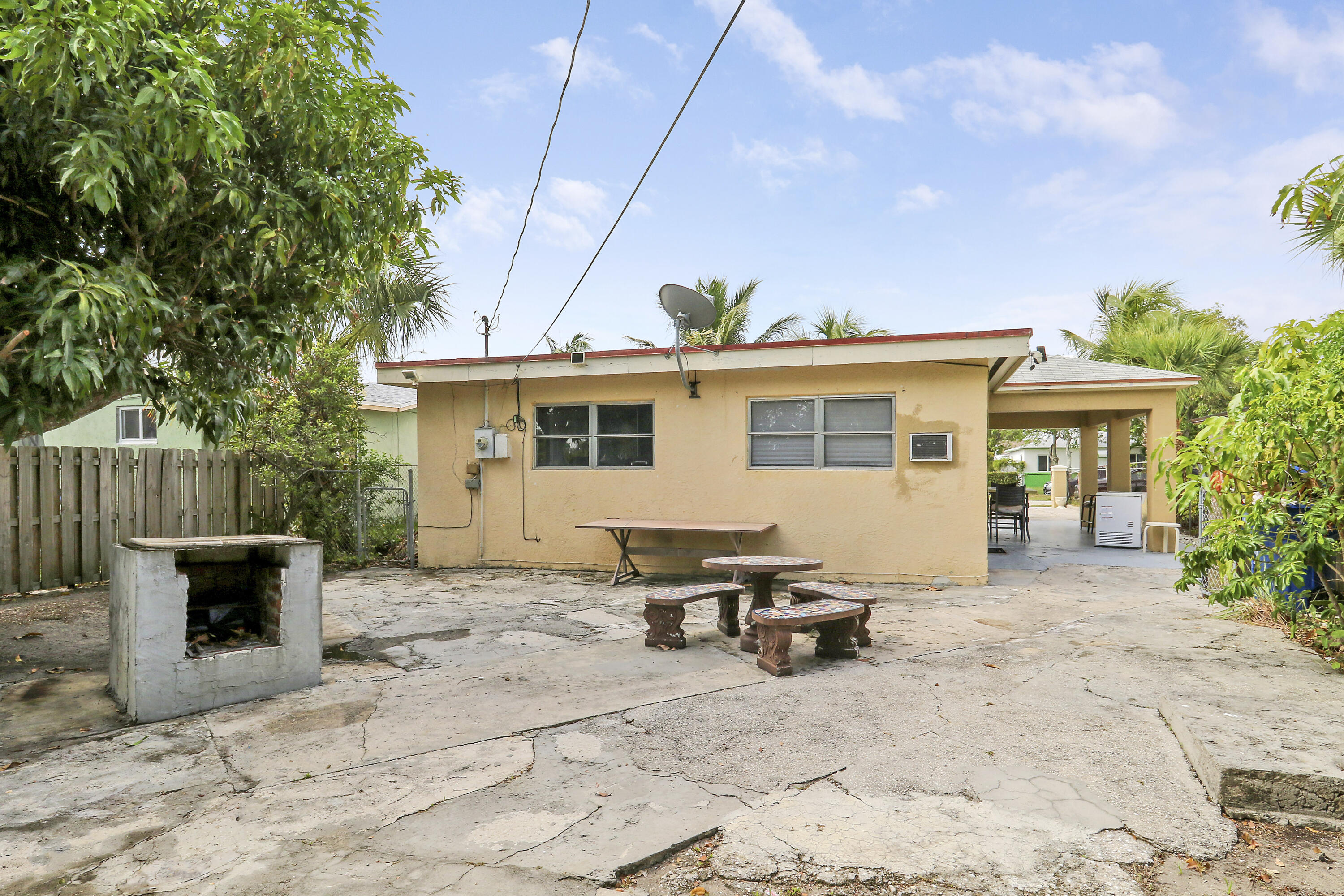 162 West 24th Street Riviera Beach, FL 33404 - Photo 25 of 27 House4-23