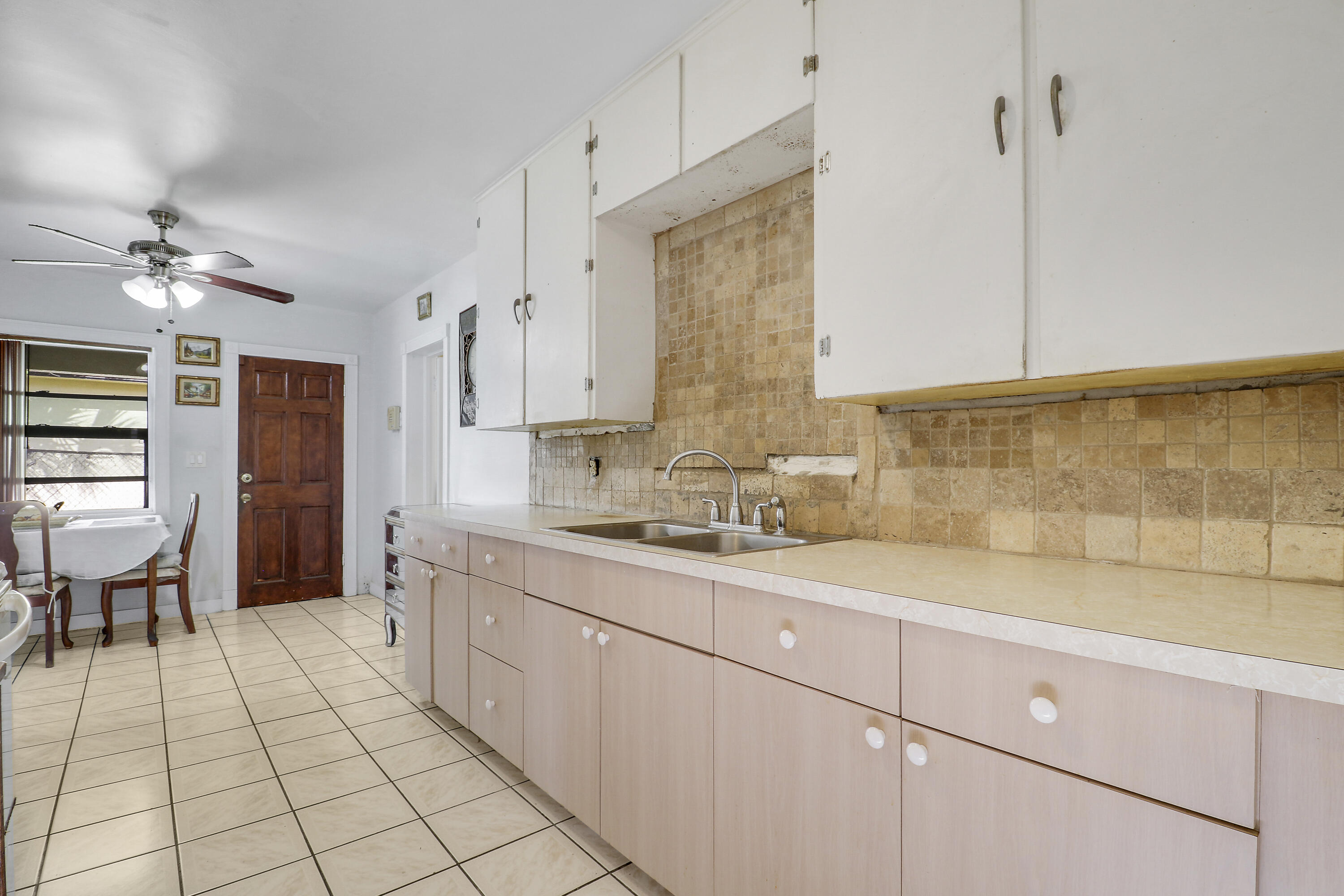 162 West 24th Street Riviera Beach, FL 33404 - Photo 10 of 27 House4-16