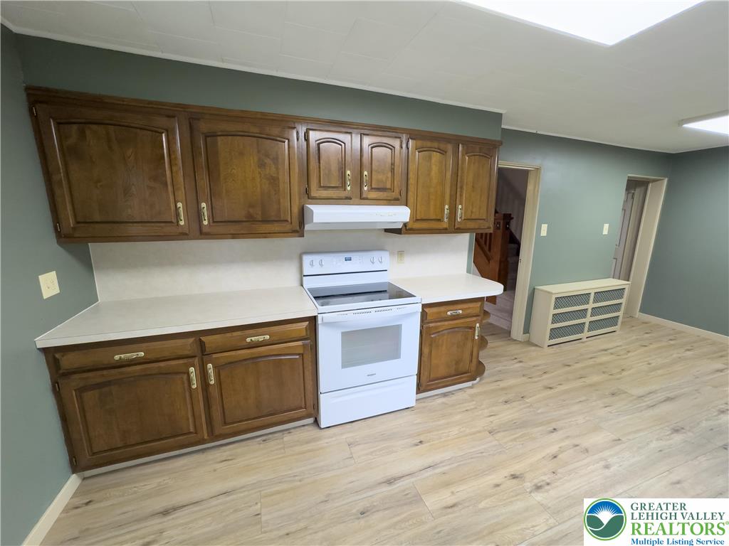 67 Long Run Road Lehighton, PA 18235 - Photo 3 of 23 a kitchen with a stove and a microwave