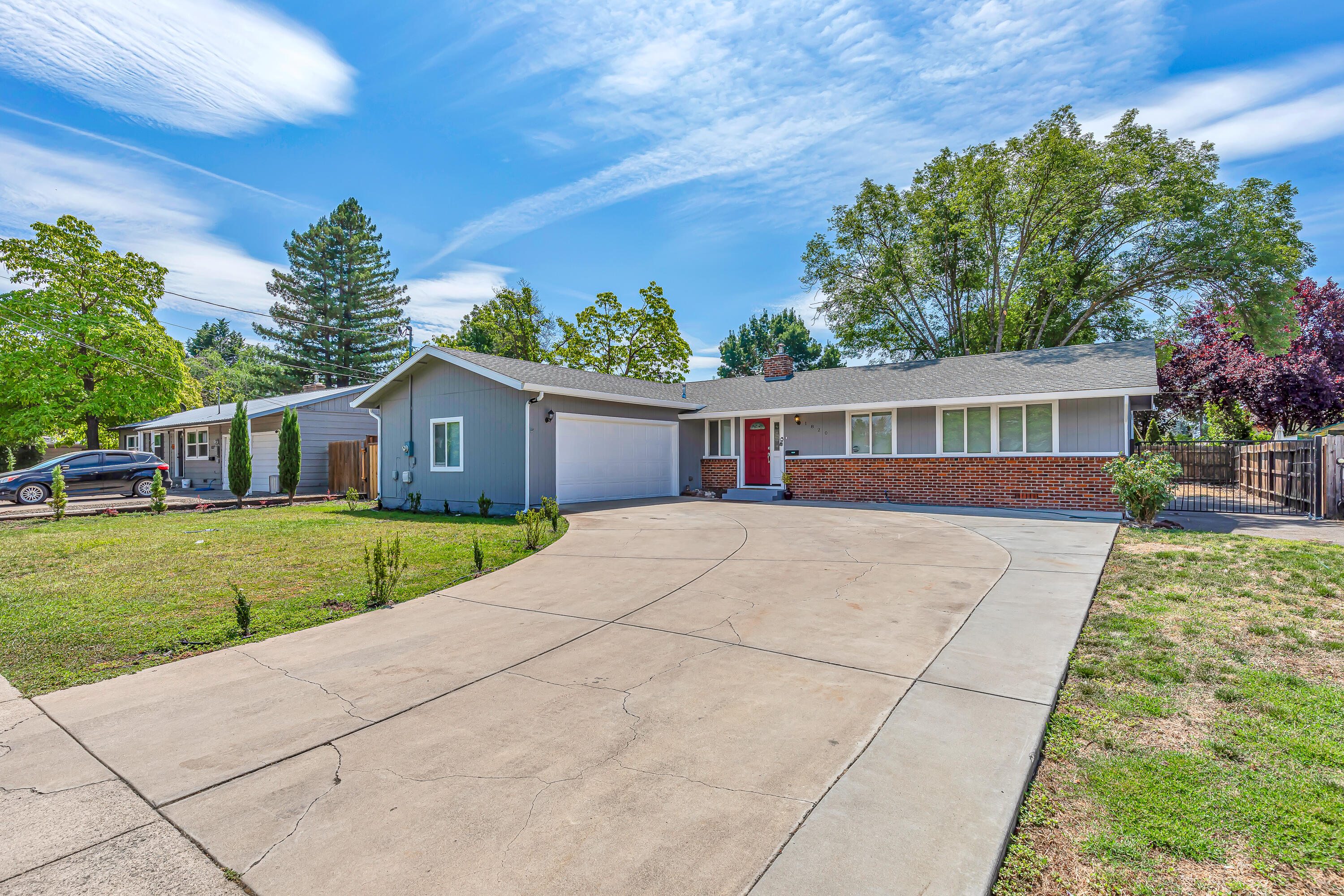 1820 Roberts Road Medford, OR 97504 - Photo 6 of 46 9R9A9553