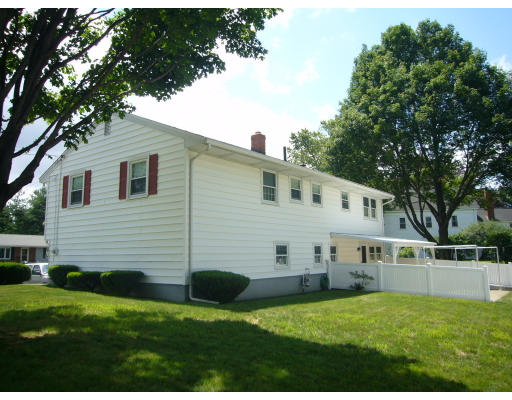 135 Kingston Road Waltham, MA 02451 - Photo 2 of 20