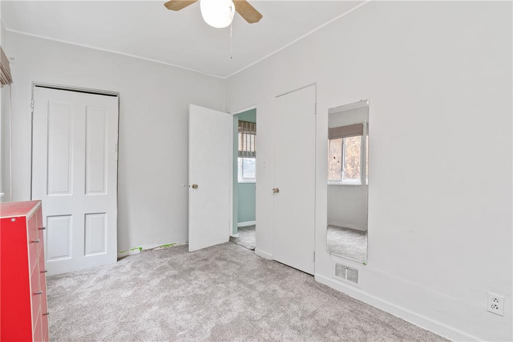6824 Butler Street Pittsburgh, PA 15206 - Photo 19 of 26 an empty room with cabinet and mirrors