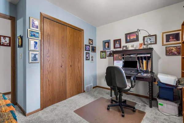 $277,500 | 10-th 10-th Avenue Avenue, Onalaska, WI 54650