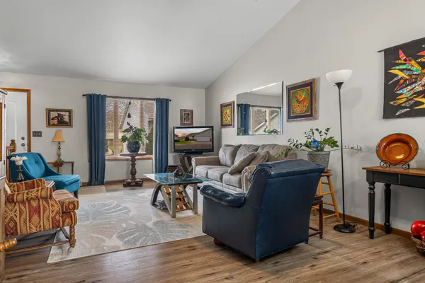 $277,500 | 10-th 10-th Avenue Avenue, Onalaska, WI 54650