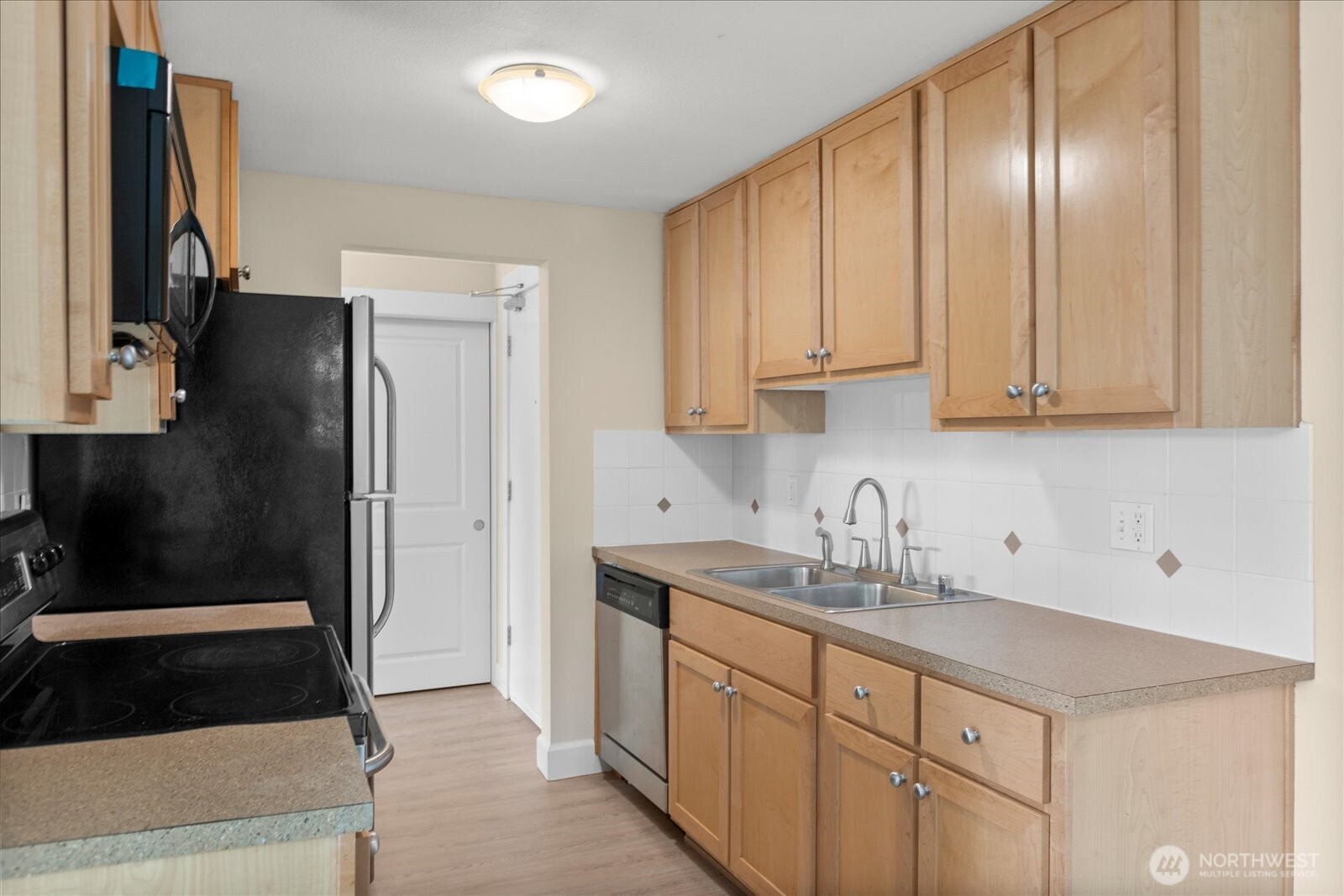 8017 234th Street Southwest, Unit 317 Edmonds, WA 98026 - Photo 16 of 39