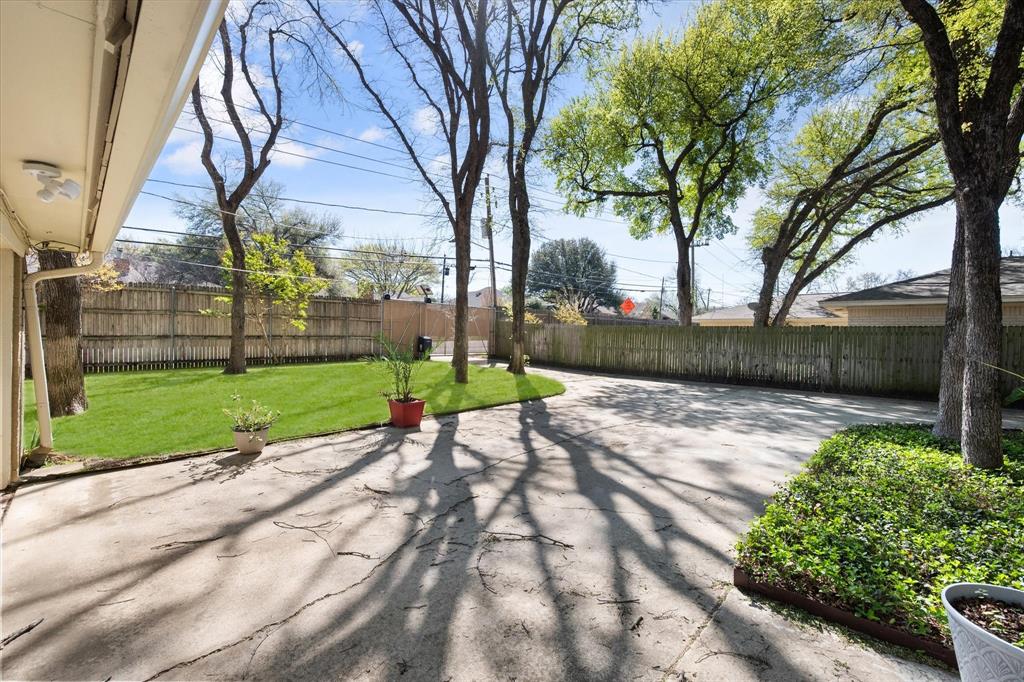 2003 Botts Drive Arlington, TX 76012 - Photo 40 of 40 a view of backyard with green space