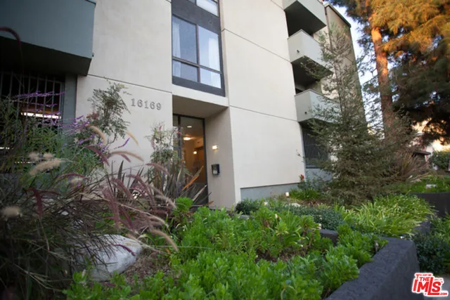 $4,950 | 16169 Sunset Boulevard, Unit 302, Pacific Palisades, CA 90272