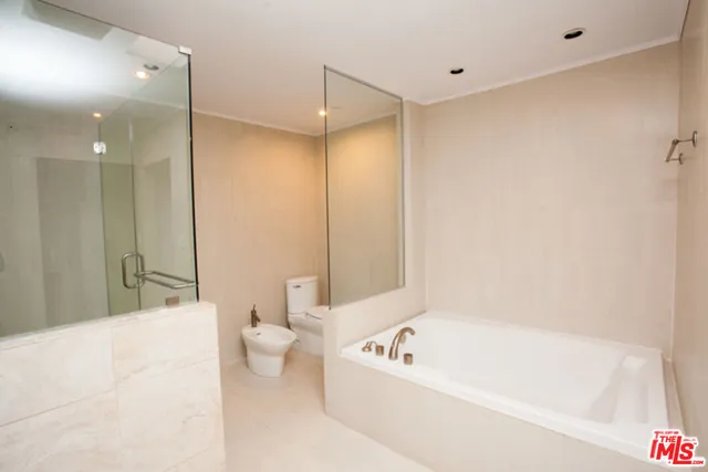 $4,950 | 16169 Sunset Boulevard, Unit 302, Pacific Palisades, CA 90272