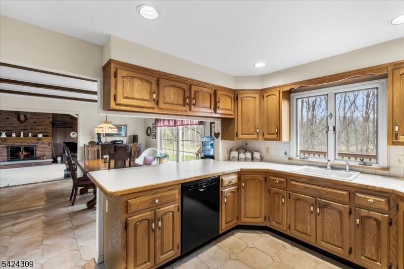 58 Andover Road Sparta, NJ 07871 - Photo 10 of 38