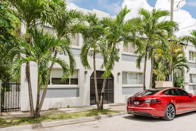 $1,900 | 109 Northwest 6th Avenue, Unit 6, Miami, FL 33128