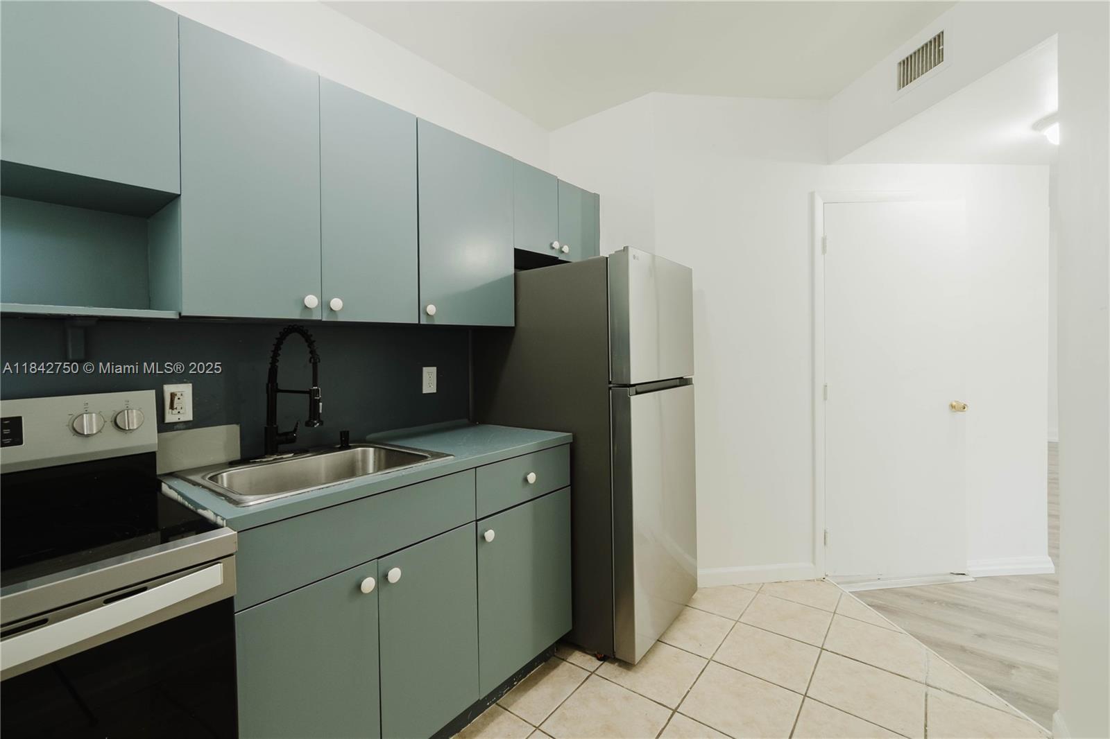 109 Northwest 6th Avenue, Unit 6 Miami, FL 33128 - Photo 4 of 22