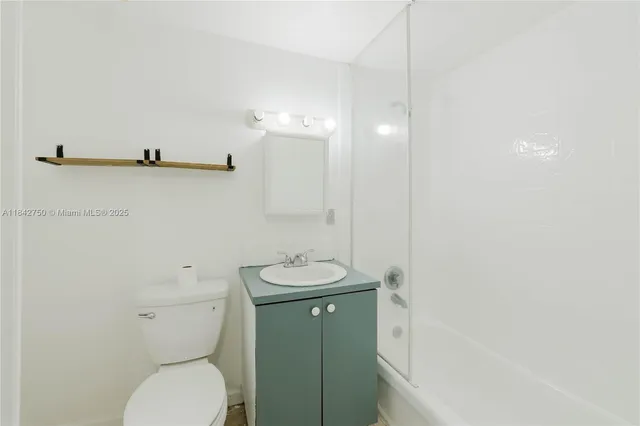 $1,900 | 109 Northwest 6th Avenue, Unit 6, Miami, FL 33128