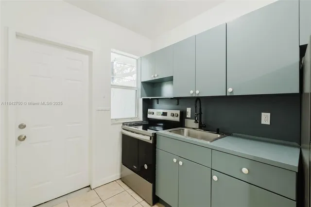 $1,900 | 109 Northwest 6th Avenue, Unit 6, Miami, FL 33128