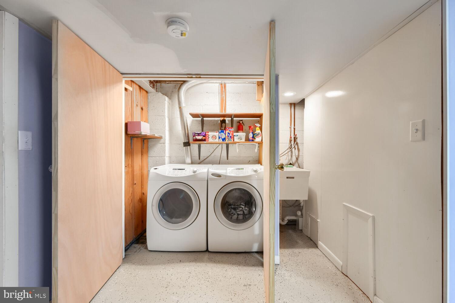 7042 Heathfield Road Baltimore, MD 21212 - Photo 24 of 27 Laundry area