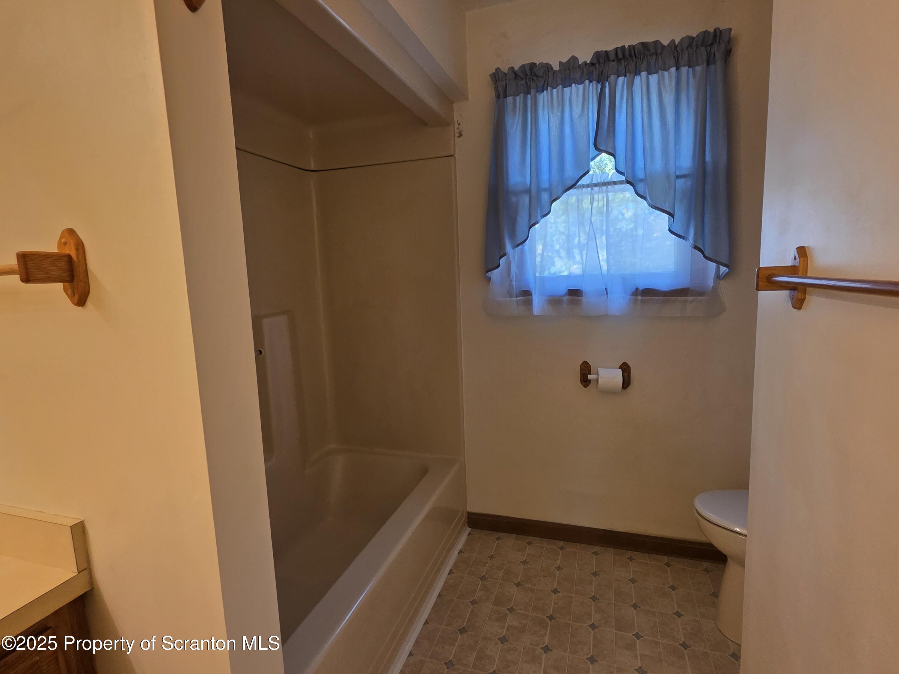 129 Northpoint Drive Olyphant, PA 18447 - Photo 35 of 56 a bathroom with a shower