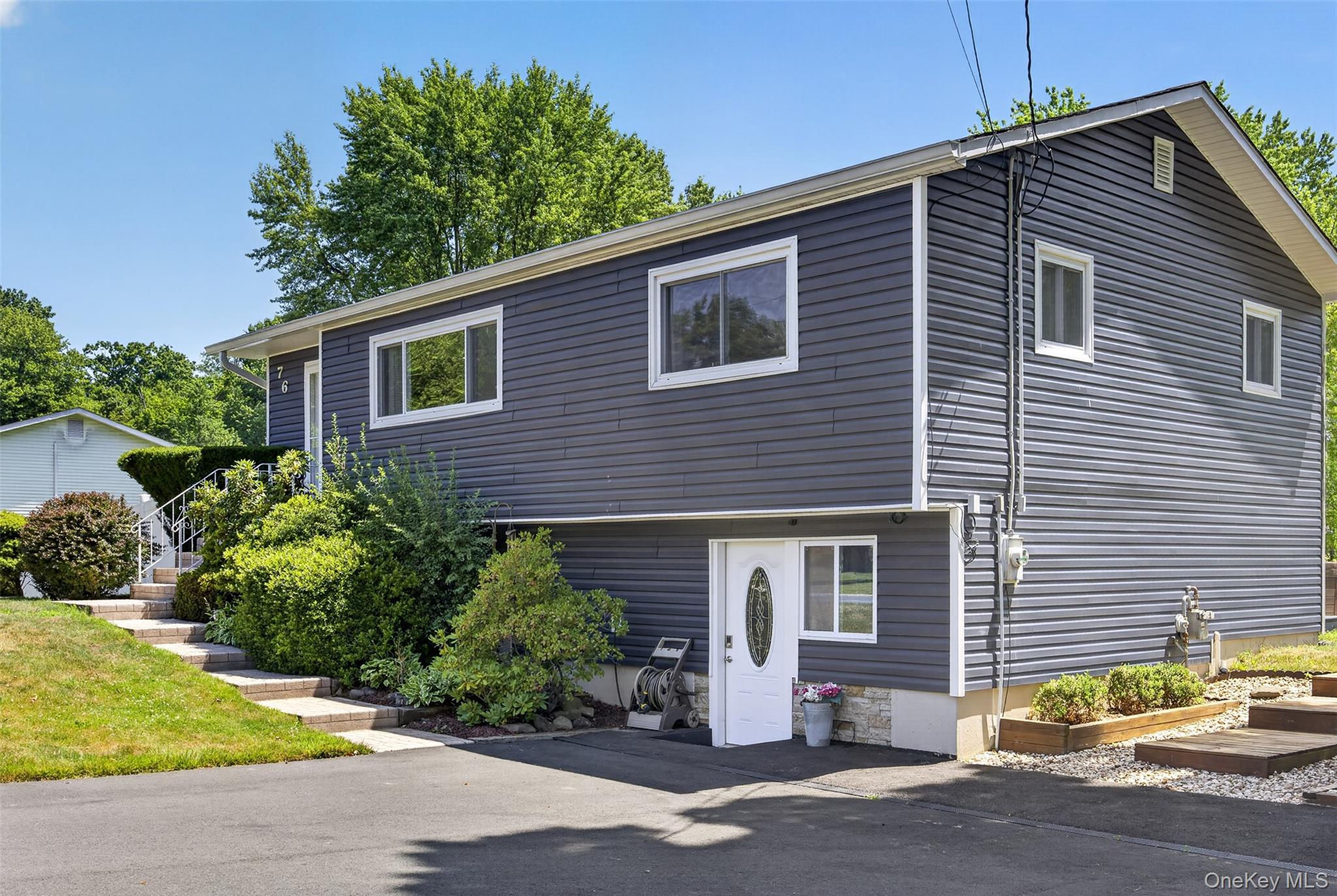 76 Surrey Road Chester, NY 10918 - Photo 2 of 44