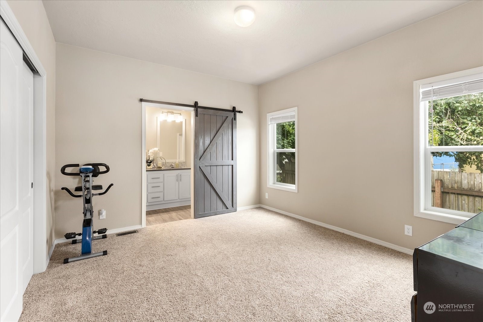 2101 South 324th Street, Unit 176 Federal Way, WA 98003 - Photo 16 of 33 a view of an empty room with a window