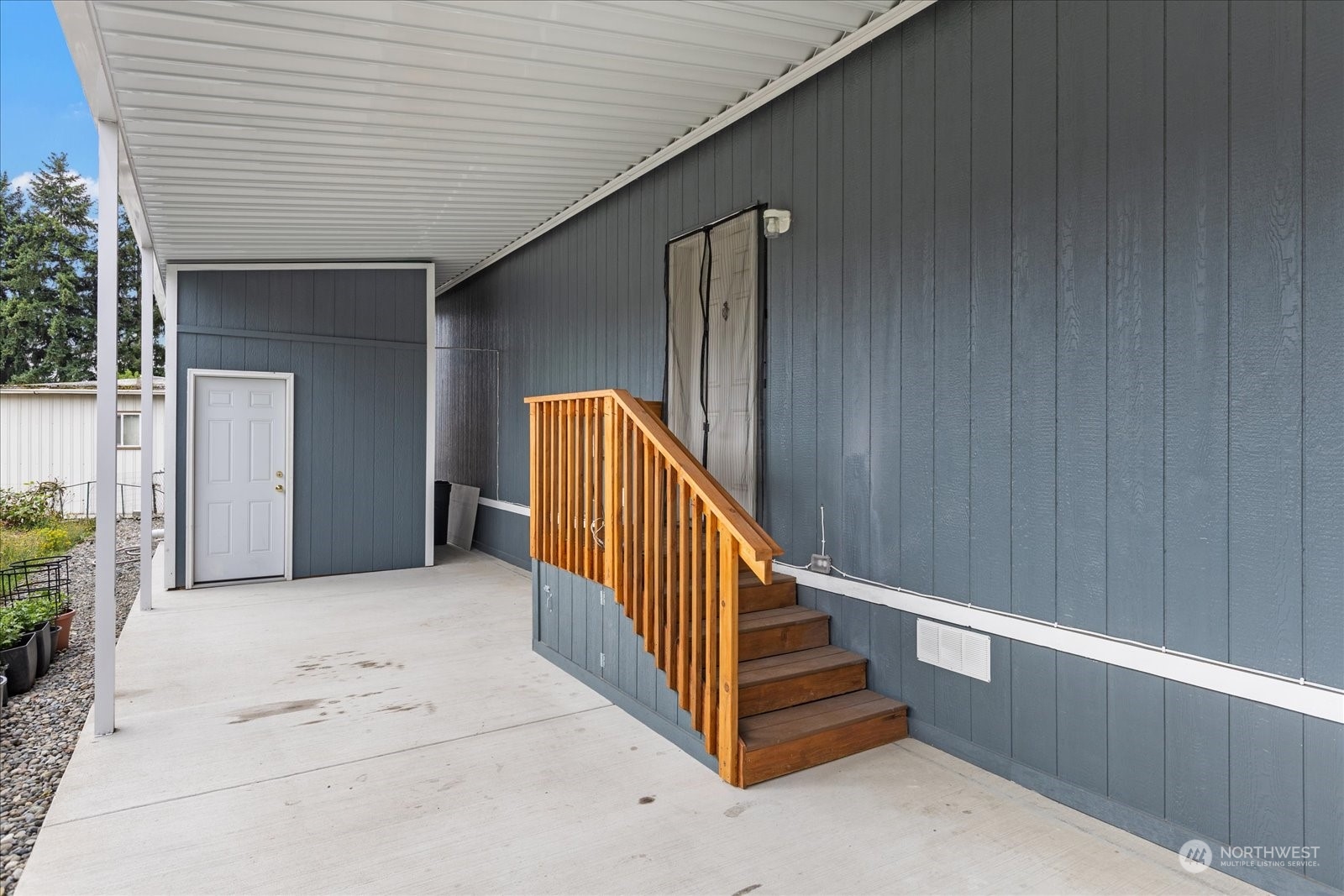 2101 South 324th Street, Unit 176 Federal Way, WA 98003 - Photo 22 of 33 a view of a hallway with staircase