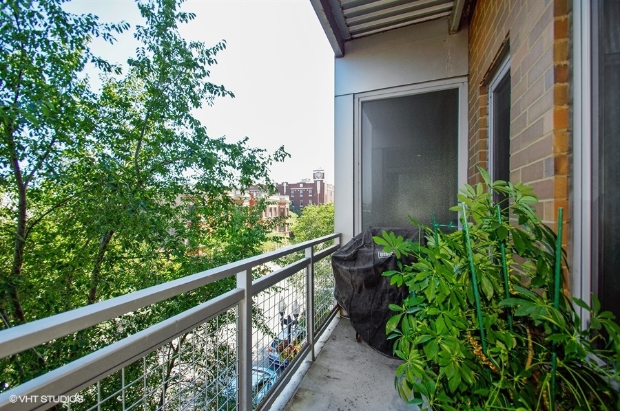 3920 North Sheridan Road, Unit 311 Chicago, IL 60613 - Photo 10 of 10 a view of a balcony with flower plants