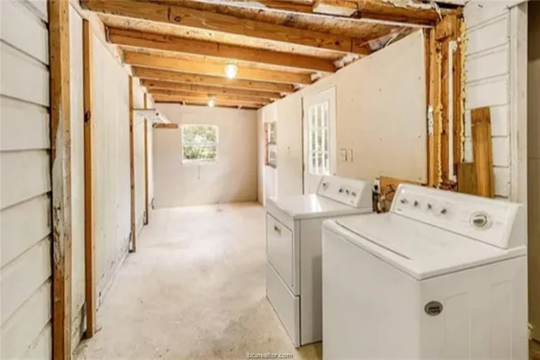 a view of utility room