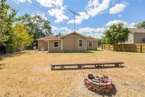 a house view with a outdoor space