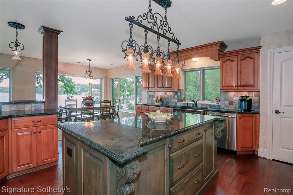 204 Gallogly Road Lake Angelus, MI 48326 - Photo 21 of 85
