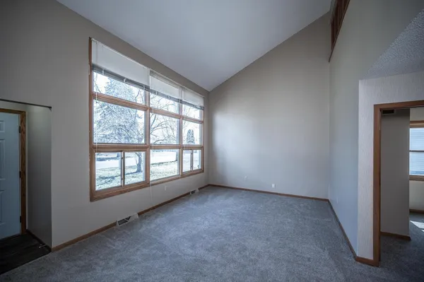 $184,900 | 910 9th Street, Farmington, MN 55024