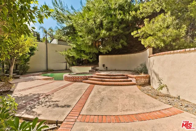 $2,500,000 | 3417 Oakmont View Drive, Glendale, CA 91208