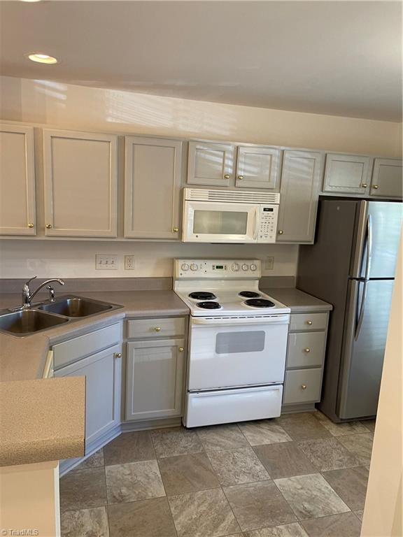 16 Raelans Circle Greensboro, NC 27407 - Photo 4 of 24