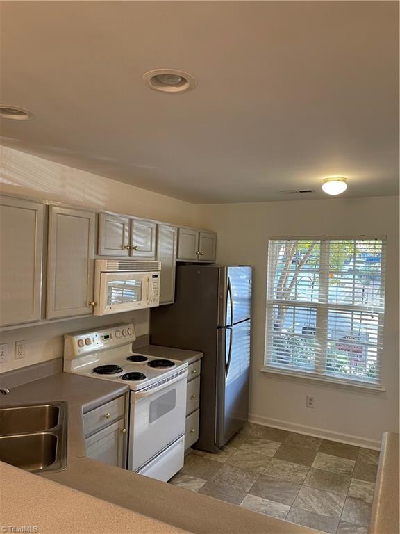 16 Raelans Circle Greensboro, NC 27407 - Photo 5 of 24