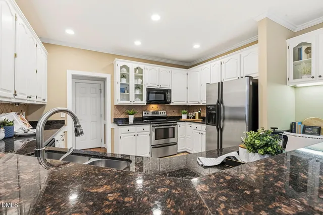 $725,000 | 3612 Summer Leaf Court, Raleigh, NC 27615