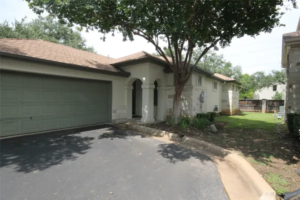 $2,200 | 11558 Spicewood Parkway, Unit 13, Austin, TX 78750