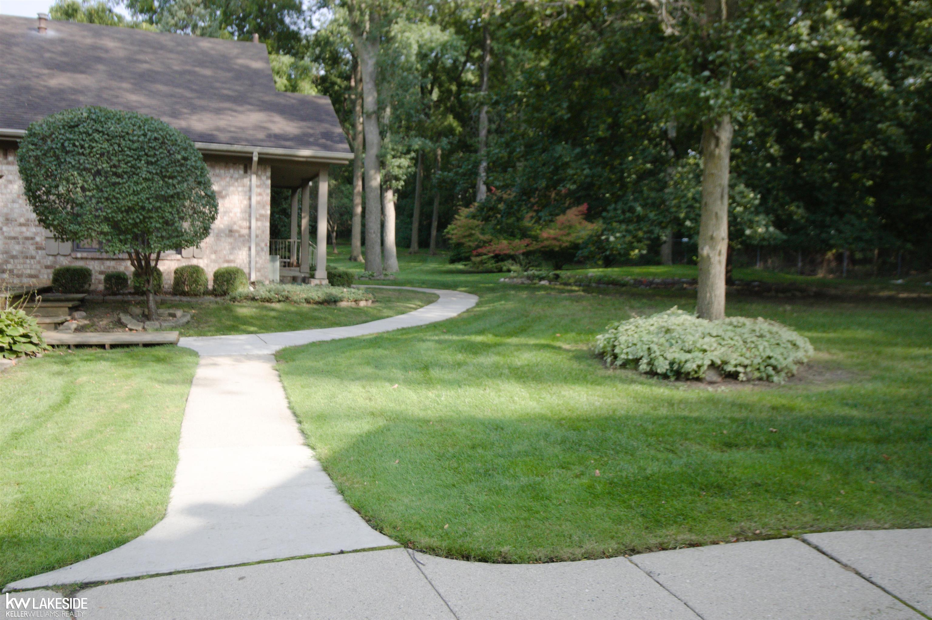 889 Lafayette Court Rochester, MI 48307 - Photo 24 of 27 50123340-23.JPG