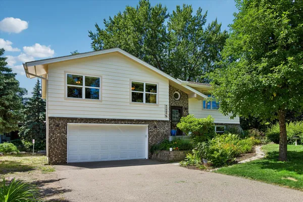 $419,900 | 5281 Shore Trail Northeast, Prior Lake, MN 55372