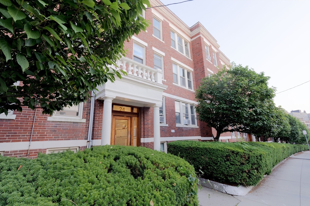 24 Ransom Road, Unit 7 Boston, MA 02135 - Photo 2 of 22